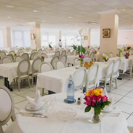 克里斯莱酒店 4*