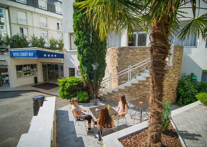 Christ Roi Готель