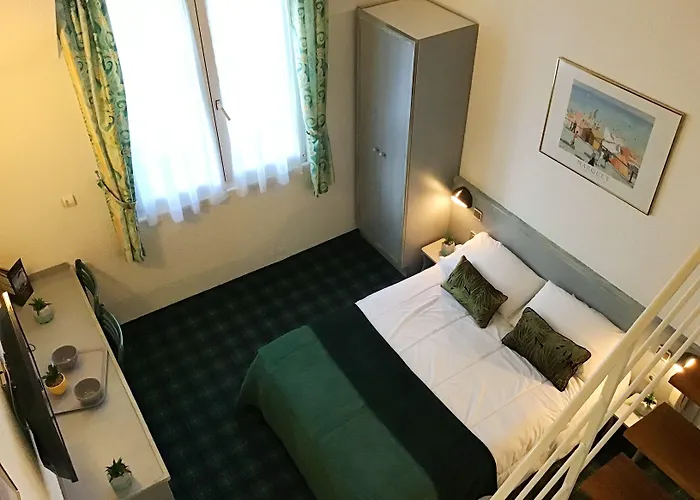 Готель Christ Roi Лурд