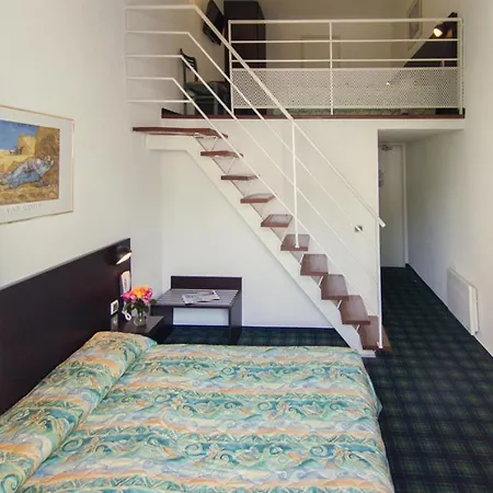 Christ Roi מלון לורדה