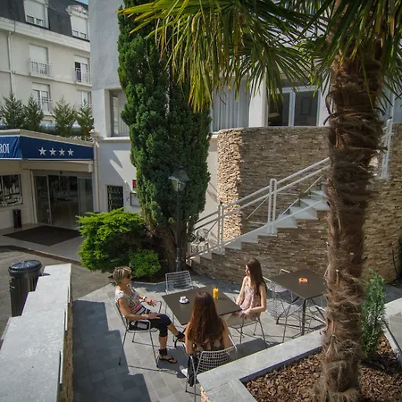 Christ Roi מלון לורדה